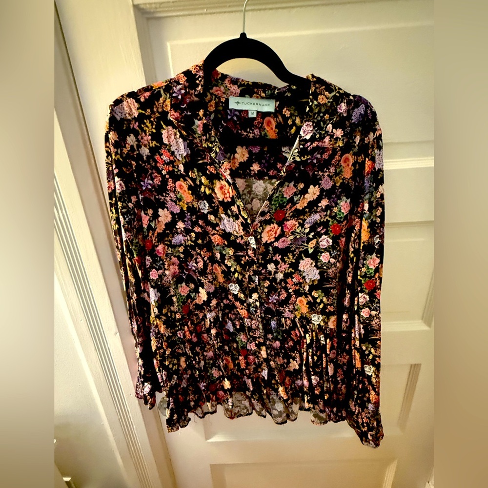 Tuckernuck top